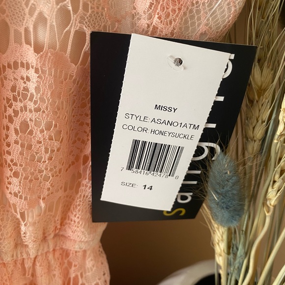 โNWTโ Halter Crochet Peach Dress - Picture 4 of 9